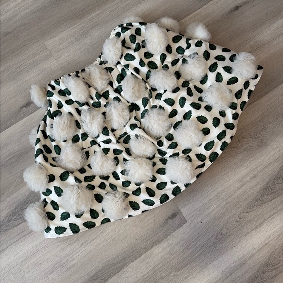 Akira Christmas skirt with tulle inside and pom detailing and leaf print - Picture 1 of 5